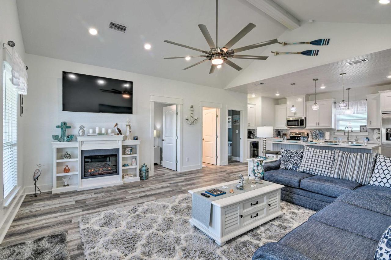 Bolivar Peninsula Beach House, Steps To Coast Bagian luar foto