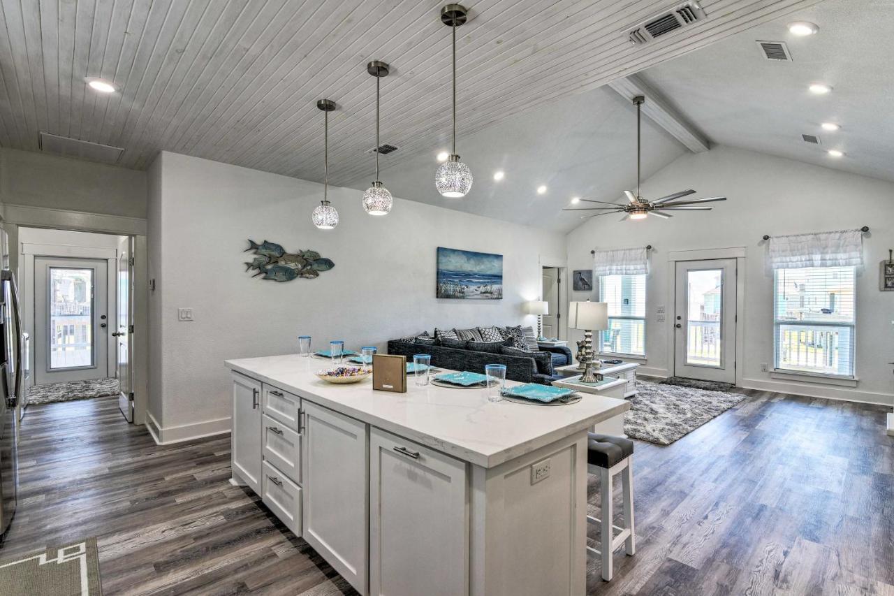 Bolivar Peninsula Beach House, Steps To Coast Bagian luar foto